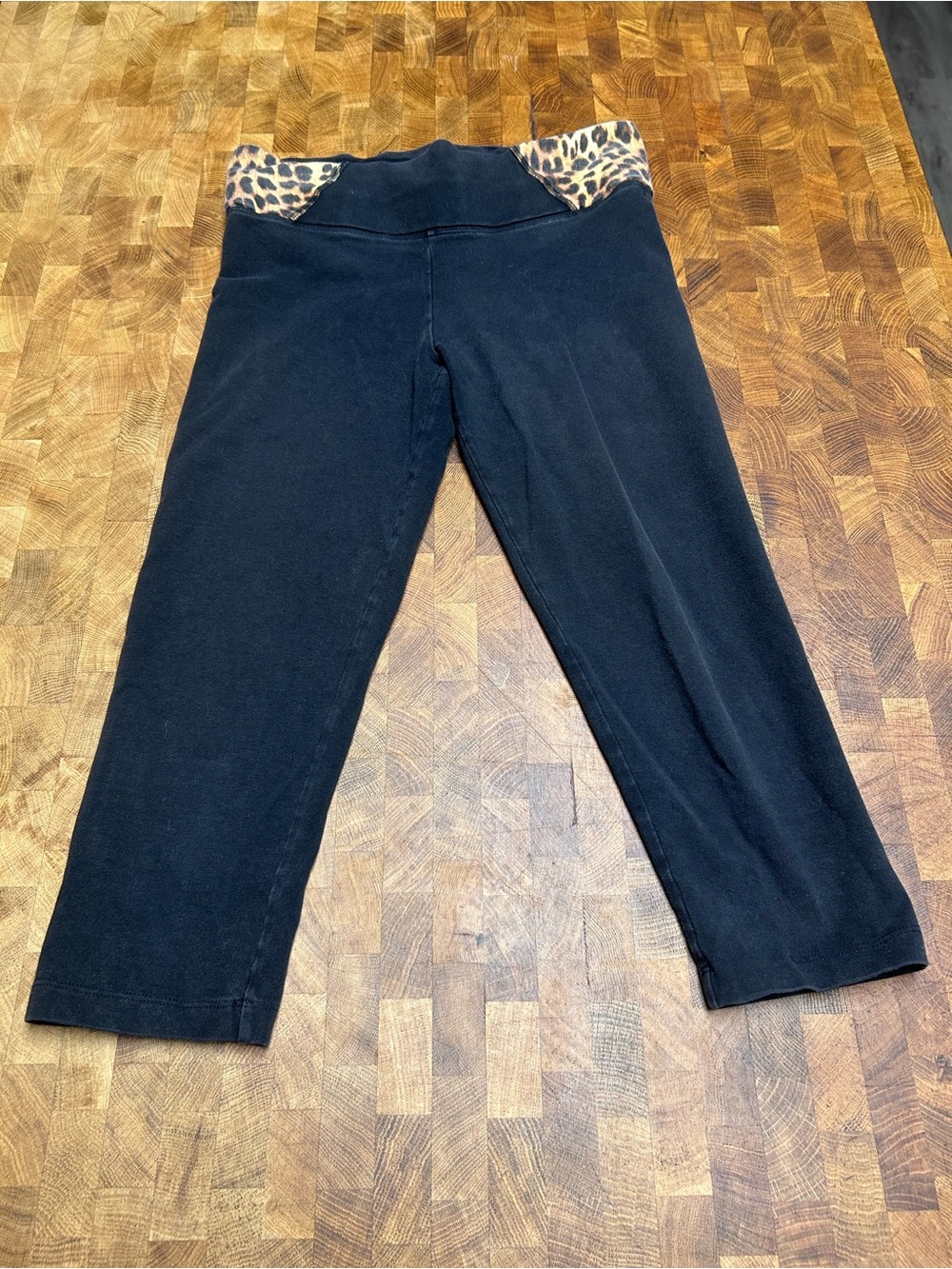 PINK Victoria's Secret Black Cropped Leggings with Leopard-Print Waistband